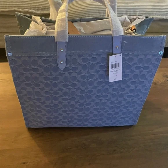 🥳🎉SOLD🥳🎉 Coach Field Tote 40 in Signature Denim - Picture 2 of 4